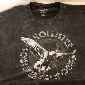 HOLLISTER CROP TOP SO CUTE WITH BLACK AND WHITE TIE DIE SOCAL GREAT CONDITION🥥
